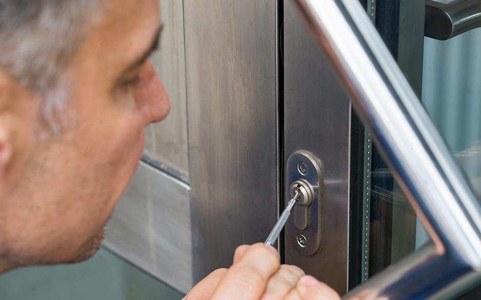 prix d'un serrurier pour ouvrir une porte Malakoff